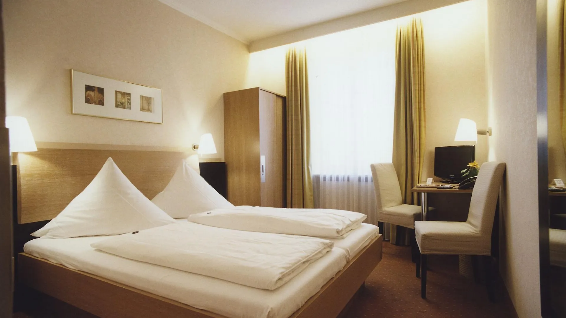 Hotel Jedermann Munich 3*,